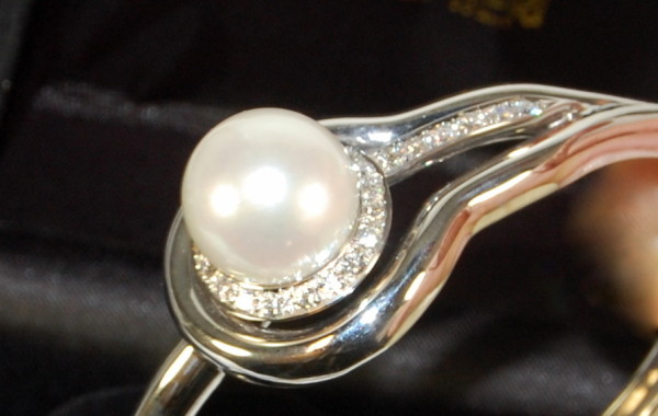 Bracciale perla Australiana e diamanti in oro bianco 18 kt.